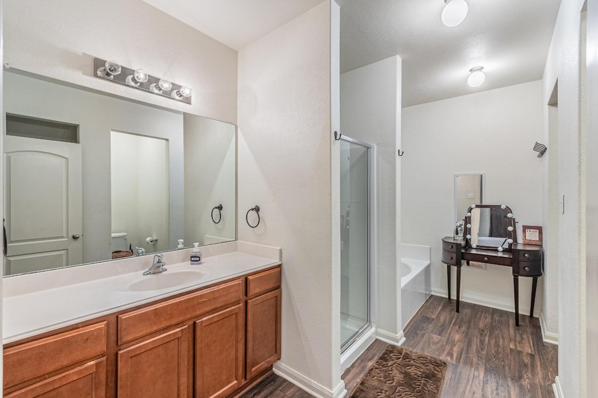 Luxury 5Br Dallas Retreat With Business Amenities - Perfect For Business Travelers, Families & Groups Exterior photo