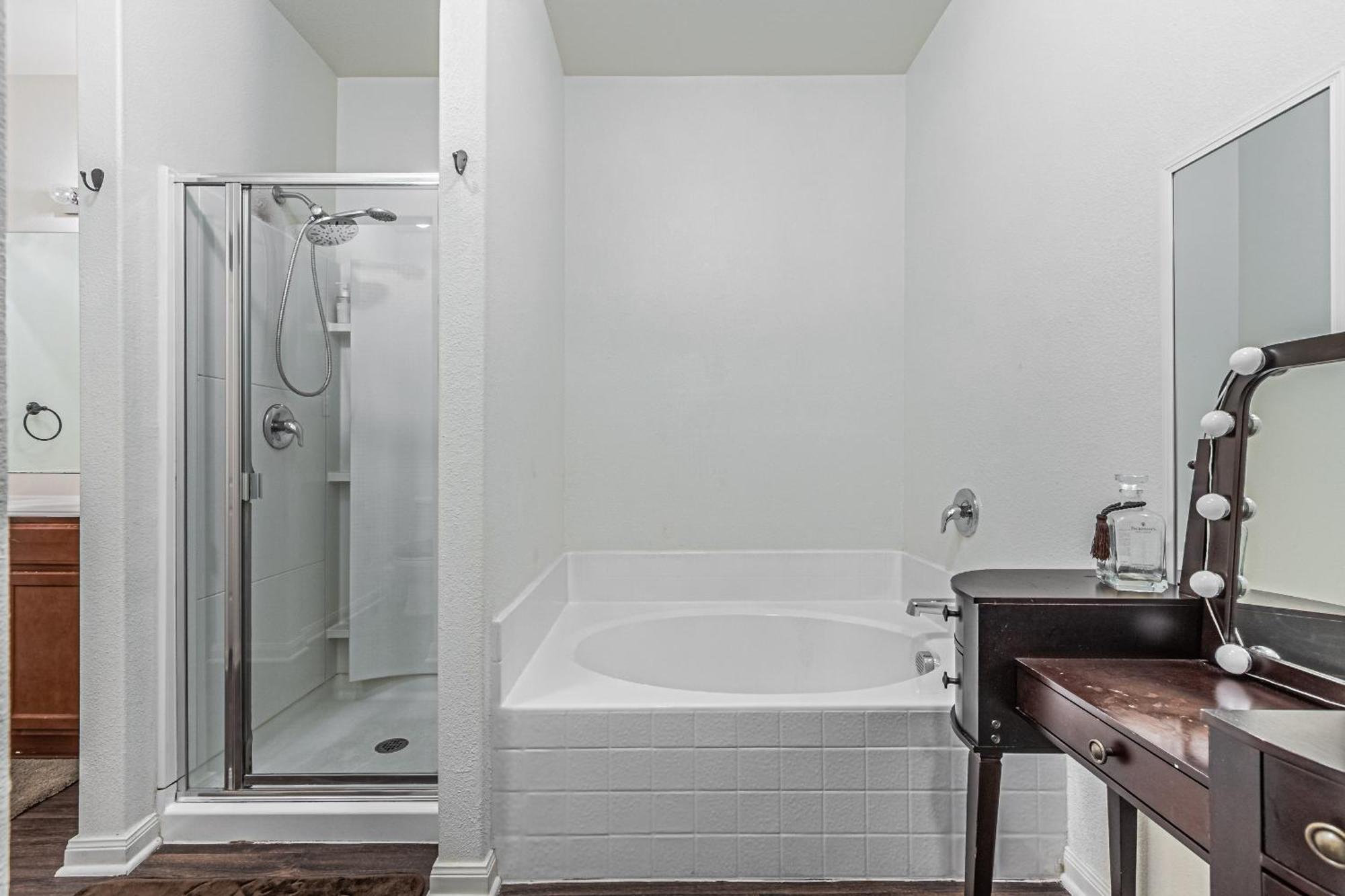 Luxury 5Br Dallas Retreat With Business Amenities - Perfect For Business Travelers, Families & Groups Exterior photo